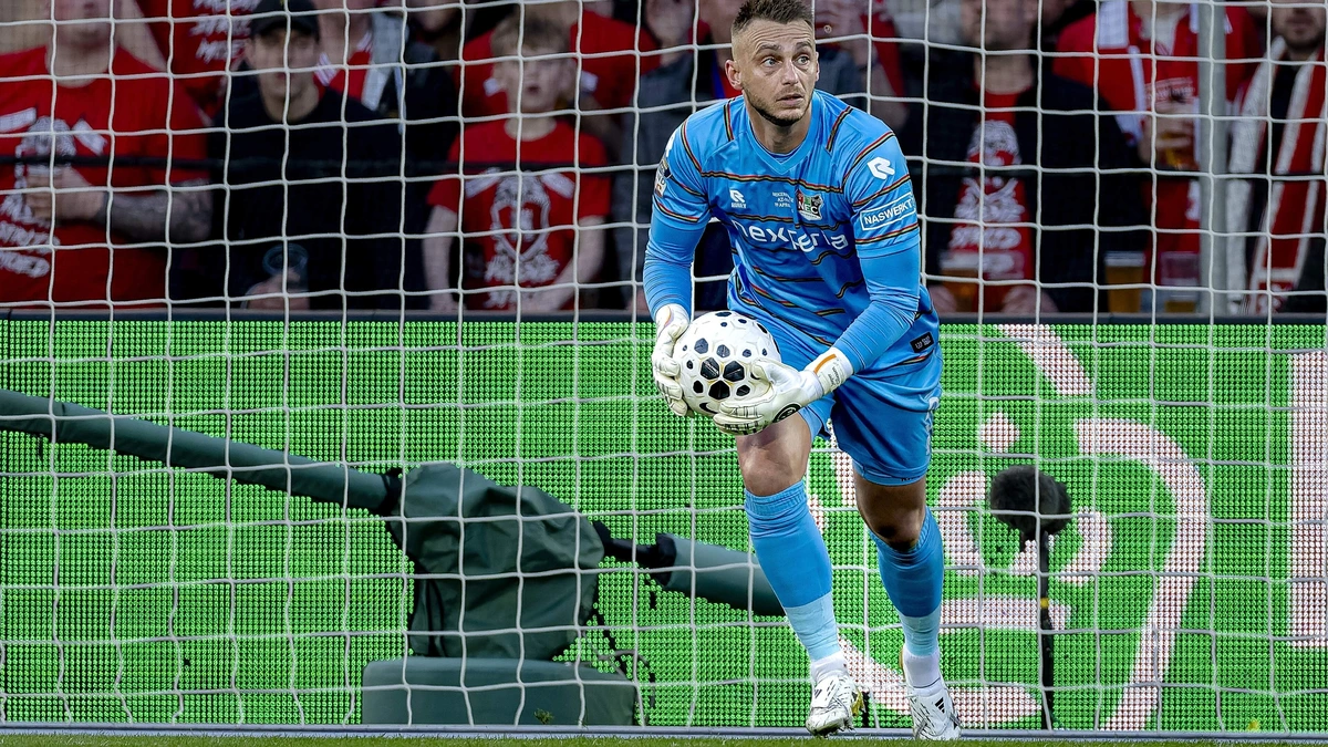 Go Ahead Eagles strikt voormalig international Jasper Cillessen (37) voor de rest van het seizoen