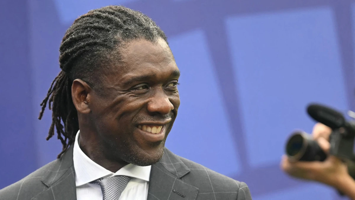 ’Dan moet Clarence Seedorf functie bij KNVB opzeggen’