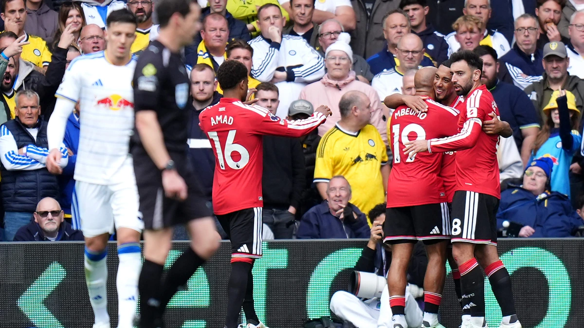 LIVE buitenlands voetbal | Manchester United op voorsprong bij Leeds United, De Ligt en Zirkzee op de bank