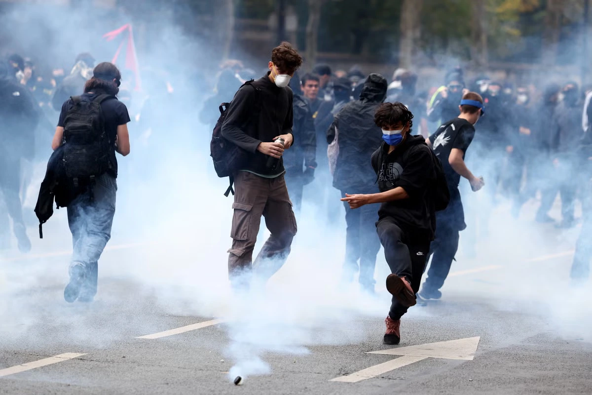 I worked in goverment during UK riots – controlling them is a balancing act