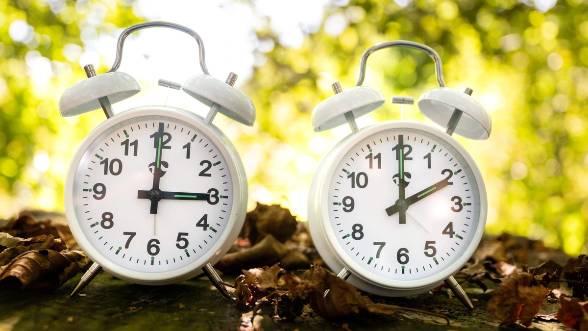 De klok gaat weer een uur achteruit: zo laat je de overgang soepel verlopen