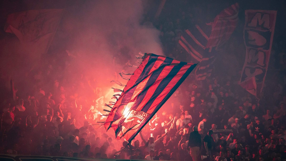 Hajduk Split zwaar gestraft voor vuurwerk tijdens duel met Ajax