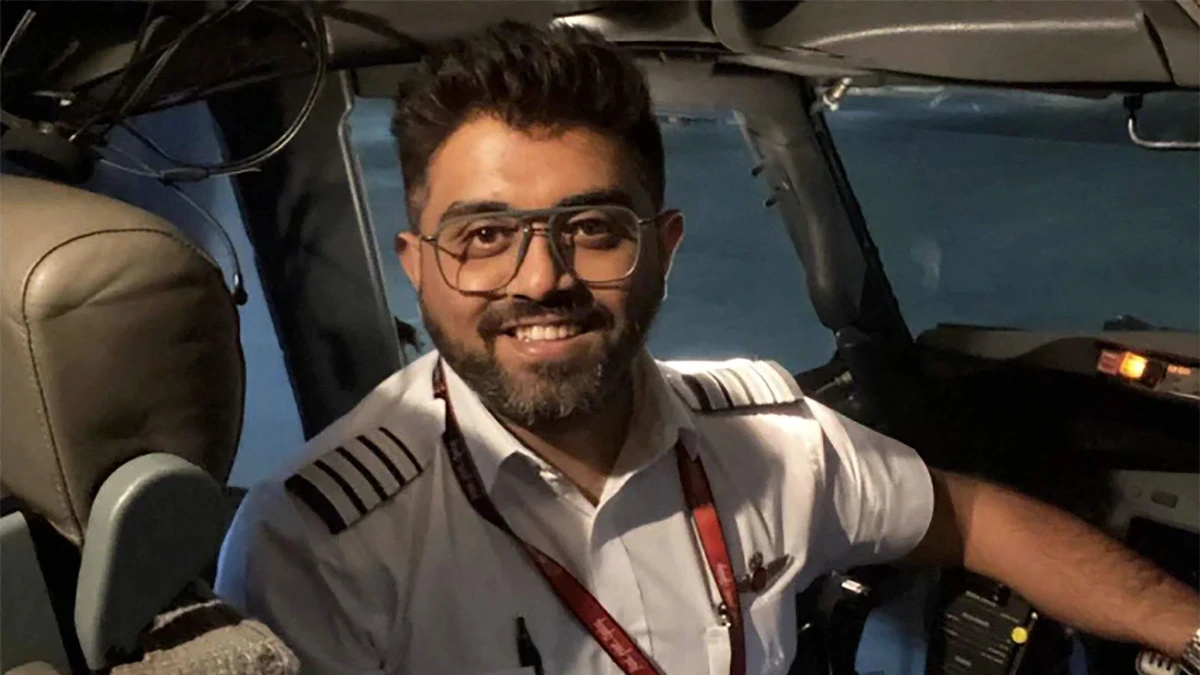 Indiase heldenpiloot spreekt voor het eerst over worsteling in cockpit: ’Ik vocht voor mijn leven’