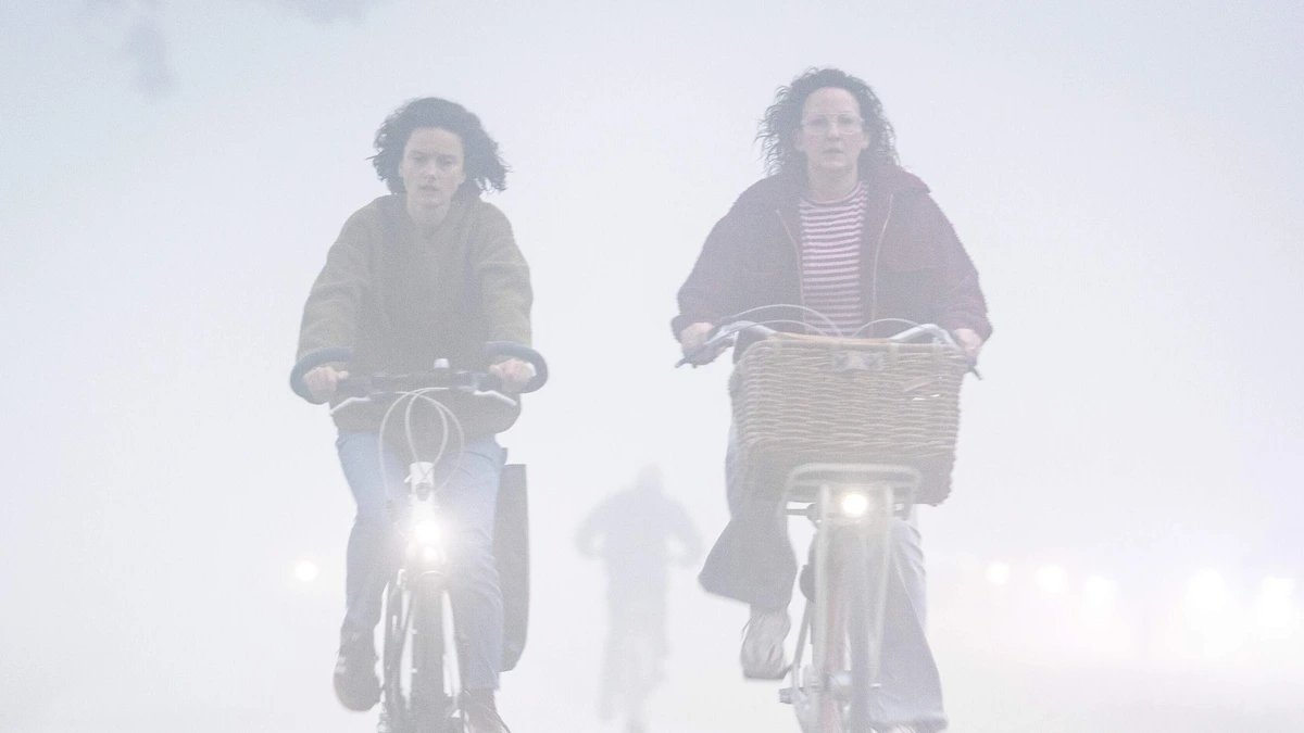 Mistig weer houdt aan: zon laat zich tussen wolkenvelden door zien