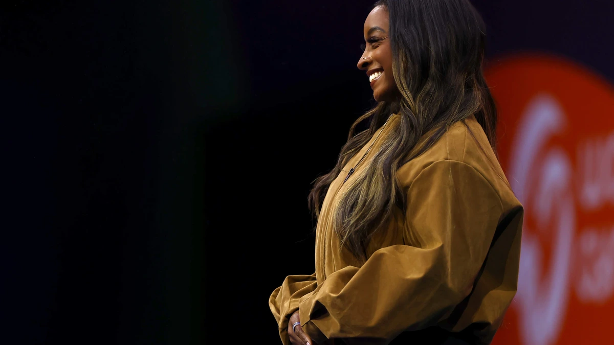 Zevenvoudig olympisch turnkampioene Simone Biles bij WK in Rotterdam