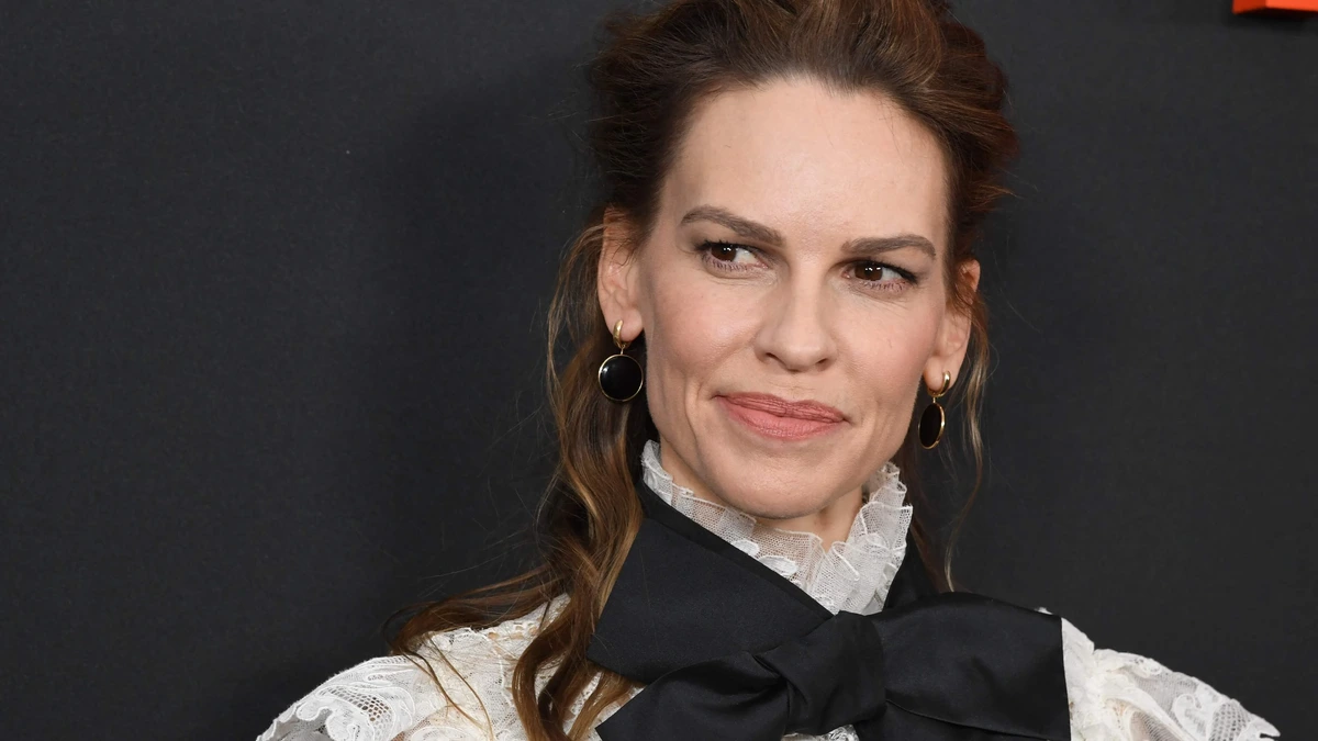 Actrice Hilary Swank (52) zwanger van derde kind