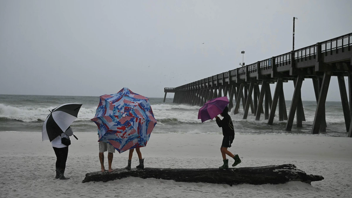 Orkaan Isaias nadert kust Florida, overstromingen verwacht en evacuatiebevelen afgegeven