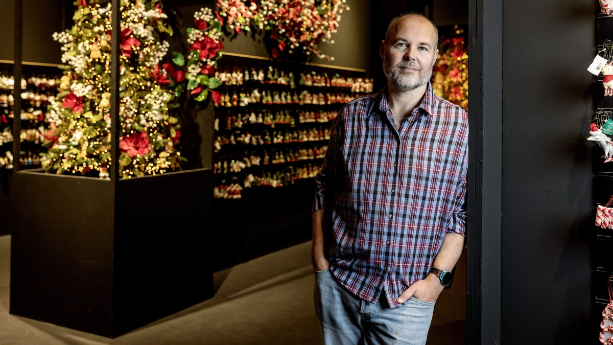 Lex Boon (42) belandde in een absurd kerstuniversum in Finland en kreeg ruzie met de kerstman: ’Sta op de zwarte lijst’