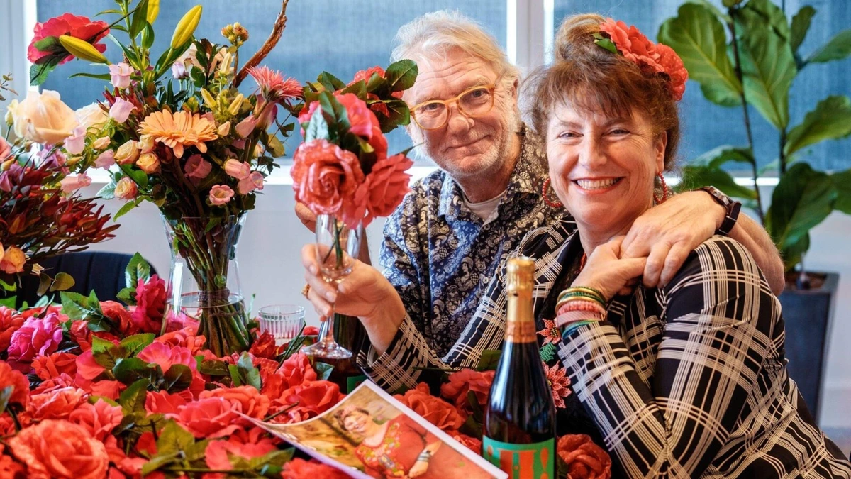 Debbie de Jong uit B&B vol liefde zet haar Spaanse droom te koop: ’Ik moet er niet aan denken dat mijn kleinkinderen in Nederland wonen en ik hier’