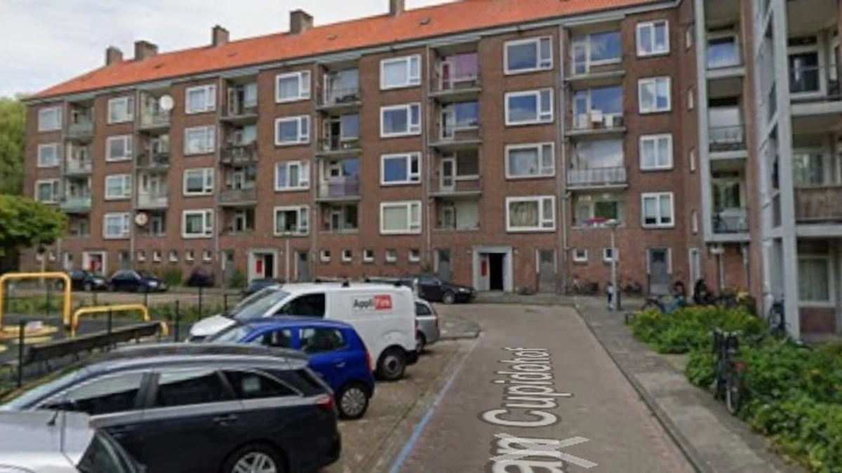 Gewonde door glasscherven na explosie bij portiekflat in Amsterdam