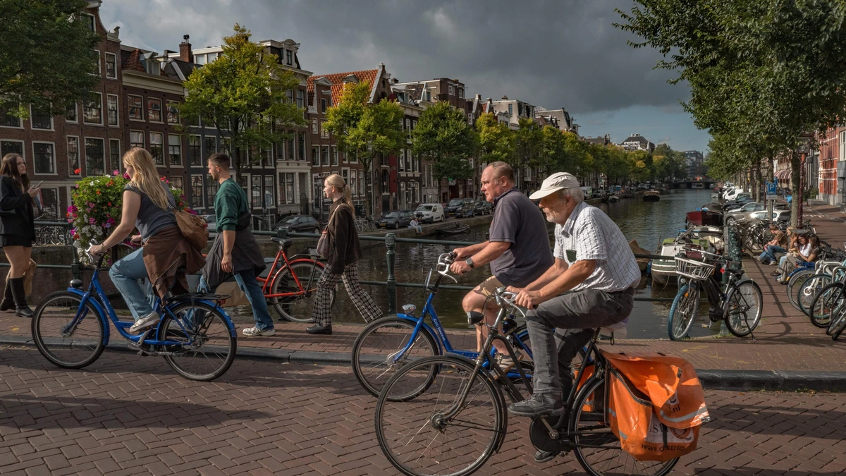 Zon, buien en een frisse wind: het herfstweer laat zich zaterdag van alle kanten zien