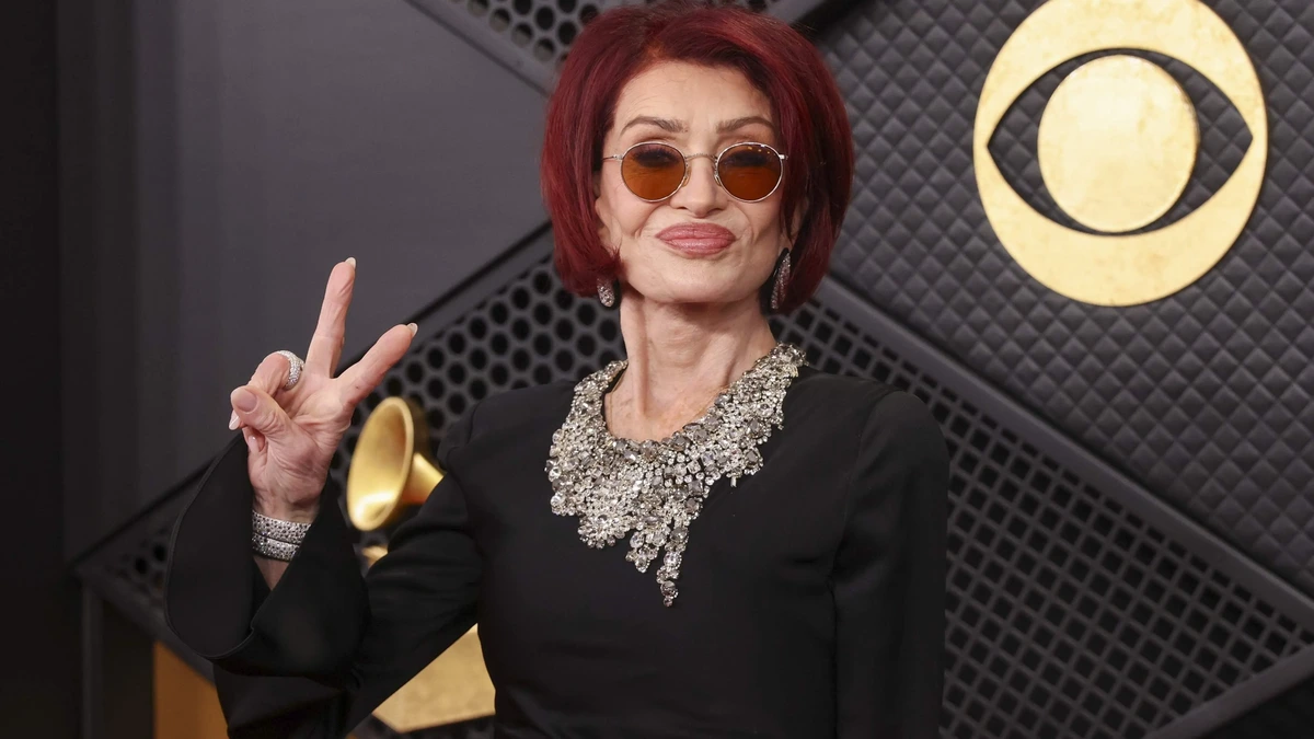 Sharon Osbourne heeft nog altijd deuk in gezicht na cosmetische ingreep: ’Voor wie doe ik dit allemaal?’