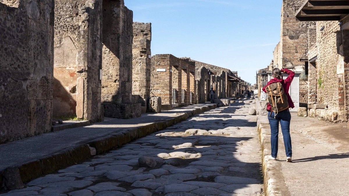 Bijna 2000 jaar oude kast in Pompeï ontdekt met kinderketting, parfumflesje en tientallen andere bezittingen