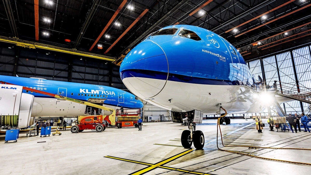 KLM schrapte al ruim honderd vluchten door rammelende vloot: ’Cabinepersoneel eist compensatie, crisisteam opgericht’
