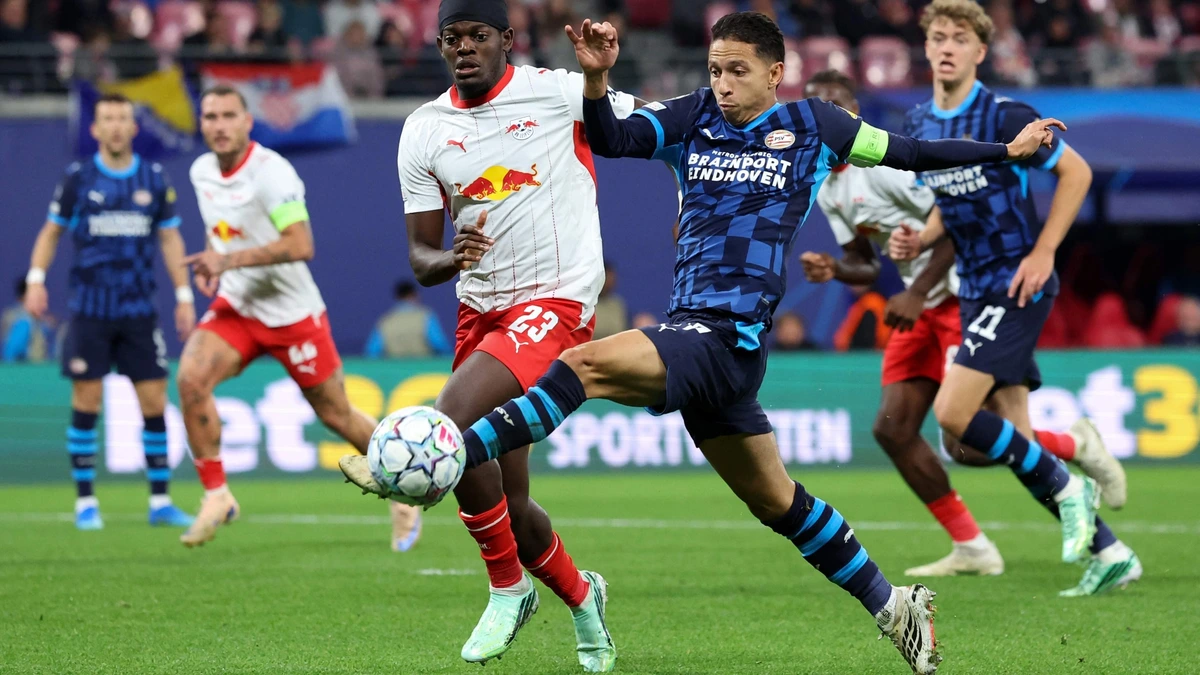 PSV-aanvoerder Mauro Junior trekt na nederlaag tegen RB Leipzig het boetekleed aan voor tegengoal