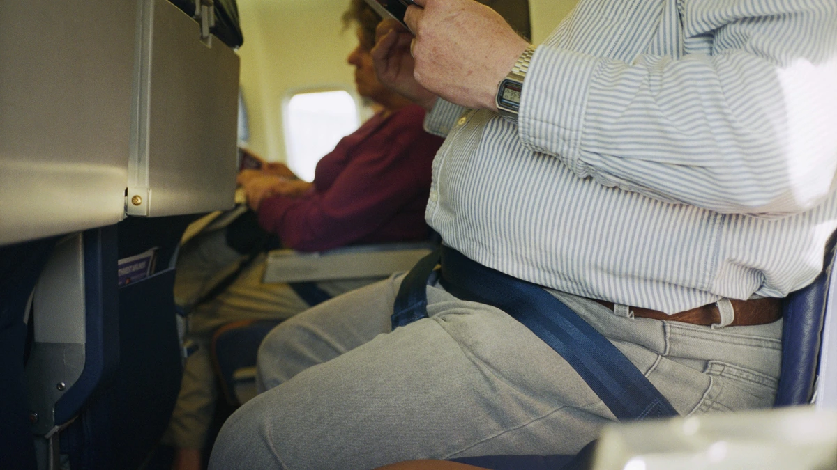 Fatshaming in het vliegtuig: wie betaalt voor overgewicht passagiers?