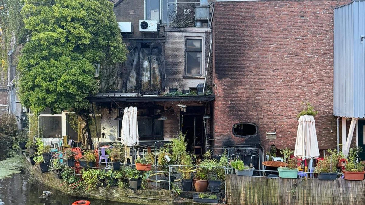 Paniek in historische binnenstad Delft, bewoners halsoverkop hun huizen uit: ’Eerst de katten gepakt, daarna onze portemonnees’