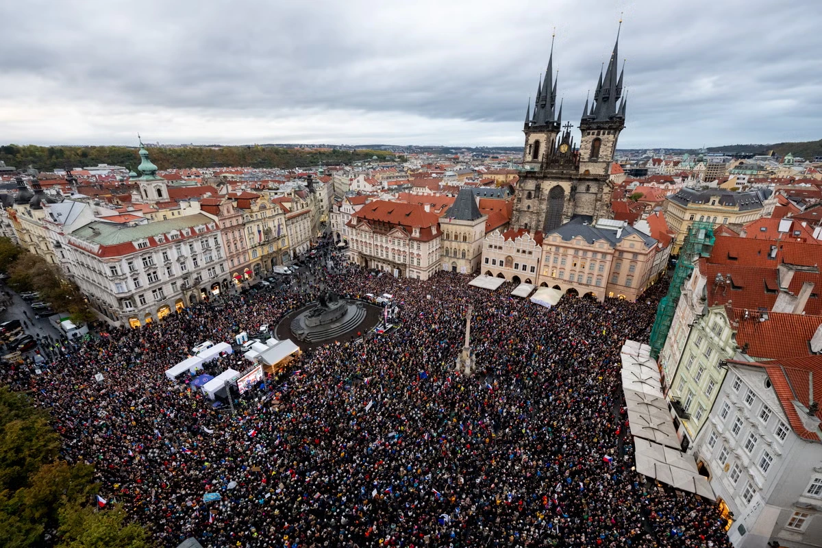 Thousands protest in Prague as government advances public media funding overhaul