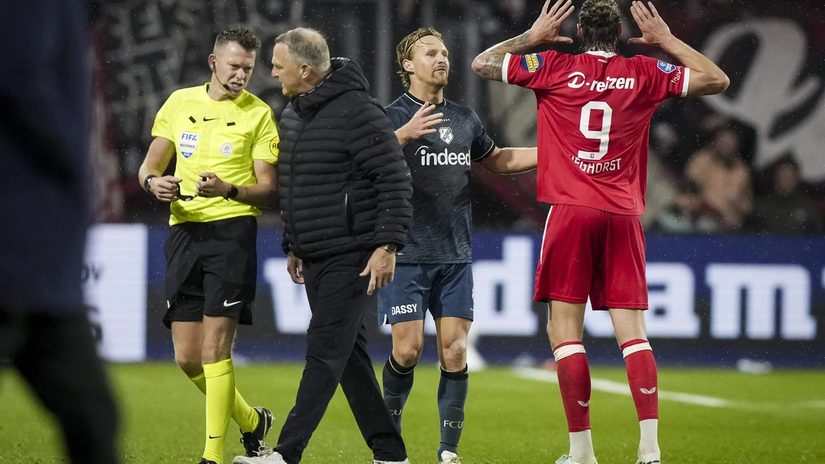 Wout Weghorst windt zich enorm op over het juichen van FC Utrecht-speler Angel Alarcon