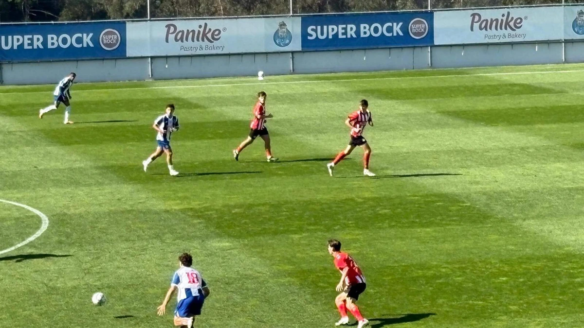 PSV onder 19 ziet ongeslagen status in UEFA Youth League in rook opgaan, piepjonge ploeg redt het niet tegen FC Porto