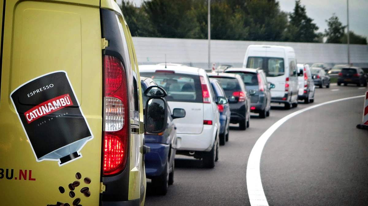 Drukste spits van het jaar: Nederlandse wegen slibben dicht door 1100 kilometer aan files