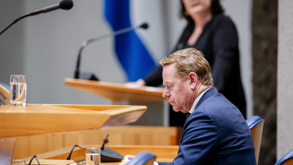 Minister Van Weel wil haast met behandeling wet: dan is gewapper met Hamas-vlaggen op de Dam strafbaar