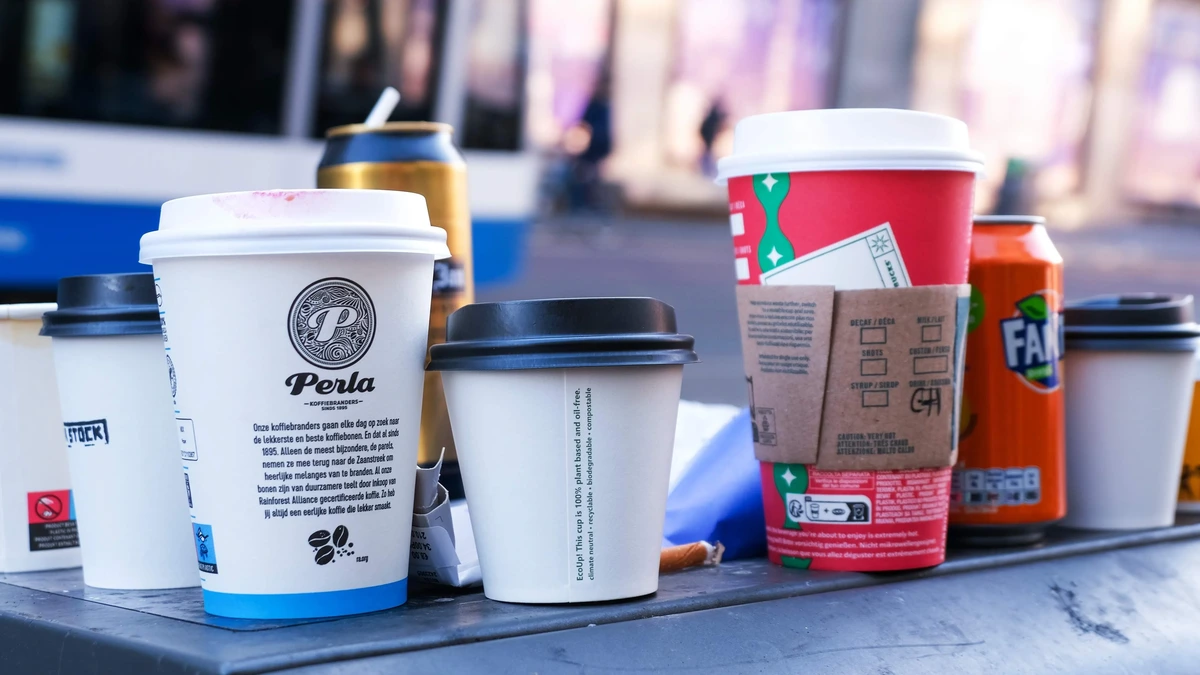 Amsterdam overweegt totaalverbod op koffiebekers en hamburgerdoosjes
