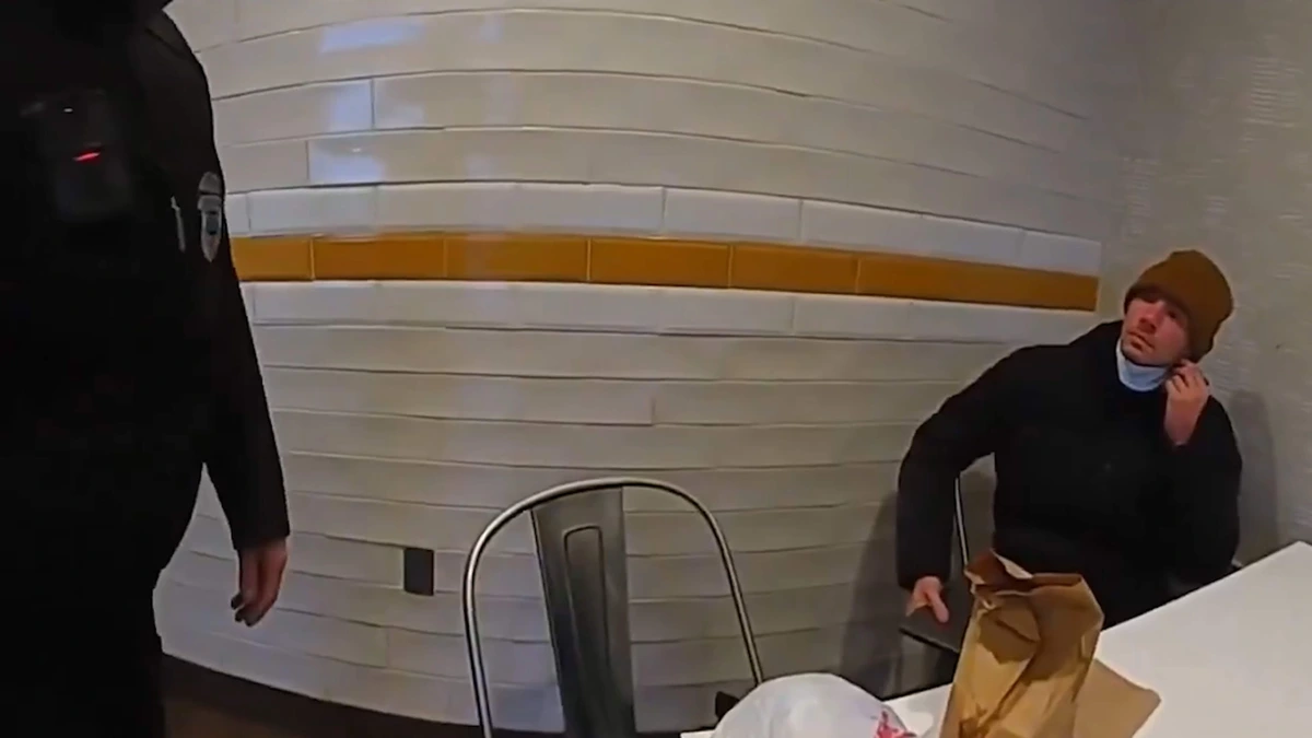 Nieuwe beelden opgedoken arrestatie Luigi Mangione in McDonald’s: ’Het is hem verdomme!’