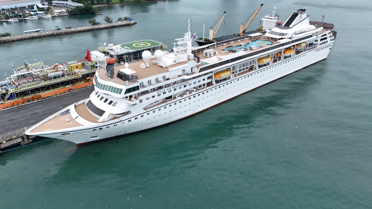 ’Eeuwigdurende’ cruise eindigt abrupt in haven van Cambodja: veel passagiers opeens dakloos
