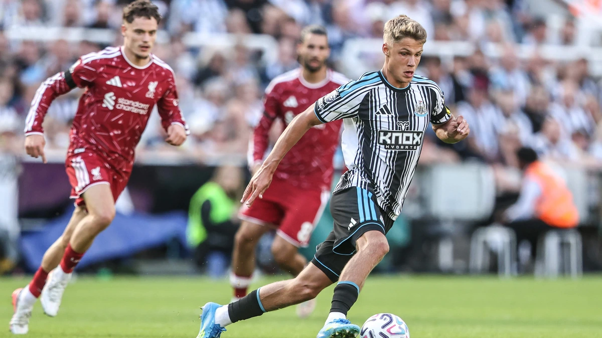 Ex-Ajacied en Jong Oranje-speler Sean Steur (18) houdt zich staande in Premier League: ’Maar een bodybuilder zal ik nooit worden’