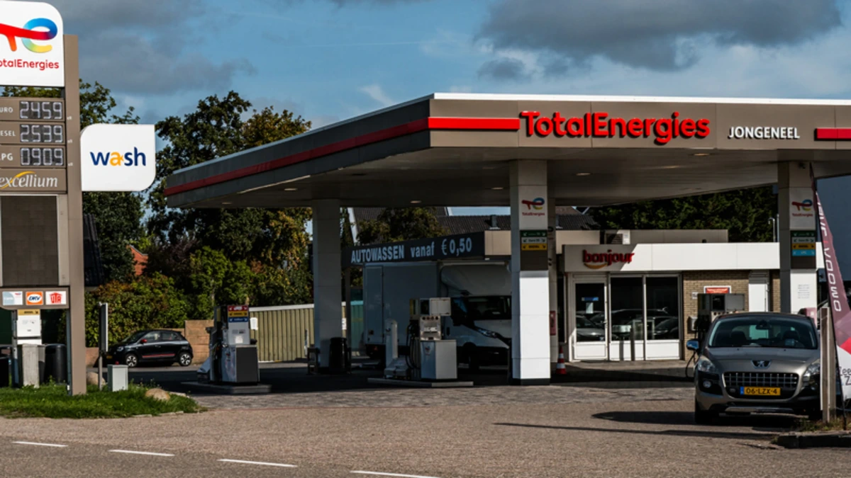 Goedkopere benzine, maar: ‘Dat maakt dat olieprijs nog verder oploopt’