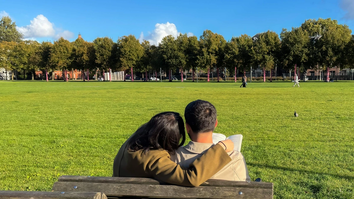 Zonnige najaarsdag in het verschiet, maar buien trekken het land in met stormachtig weer als gevolg