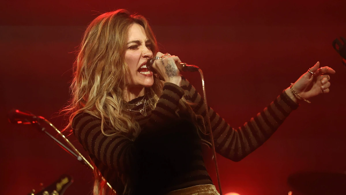 Muziek Paris Jackson lijkt in niets op die van haar beroemde vader: publiek in Amsterdamse Paradiso verrast door harde gitaren