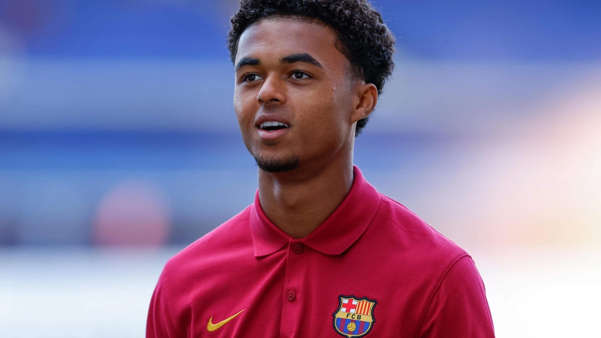 Shane Kluivert (19) maakt indruk bij FC Barcelona: zoon van Oranje-icoon verrassend aanwezig bij training hoofdmacht