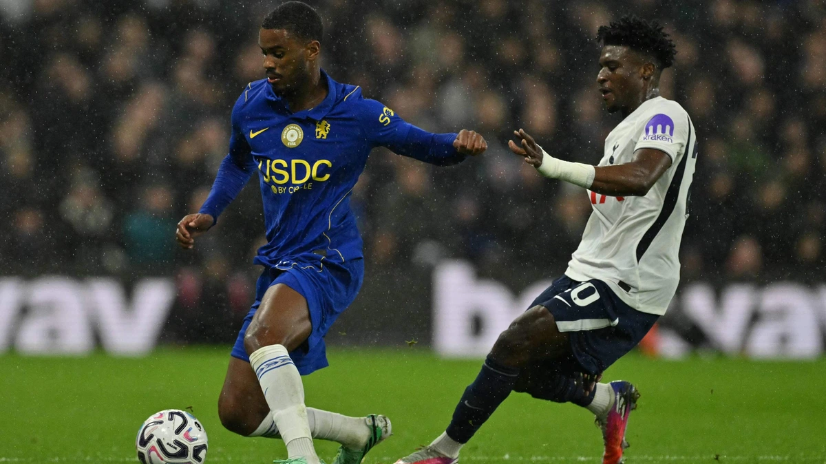 LIVE buitenlands voetbal | Tottenham leidt op Stamford Bridge dankzij eigen goal Mike Penders