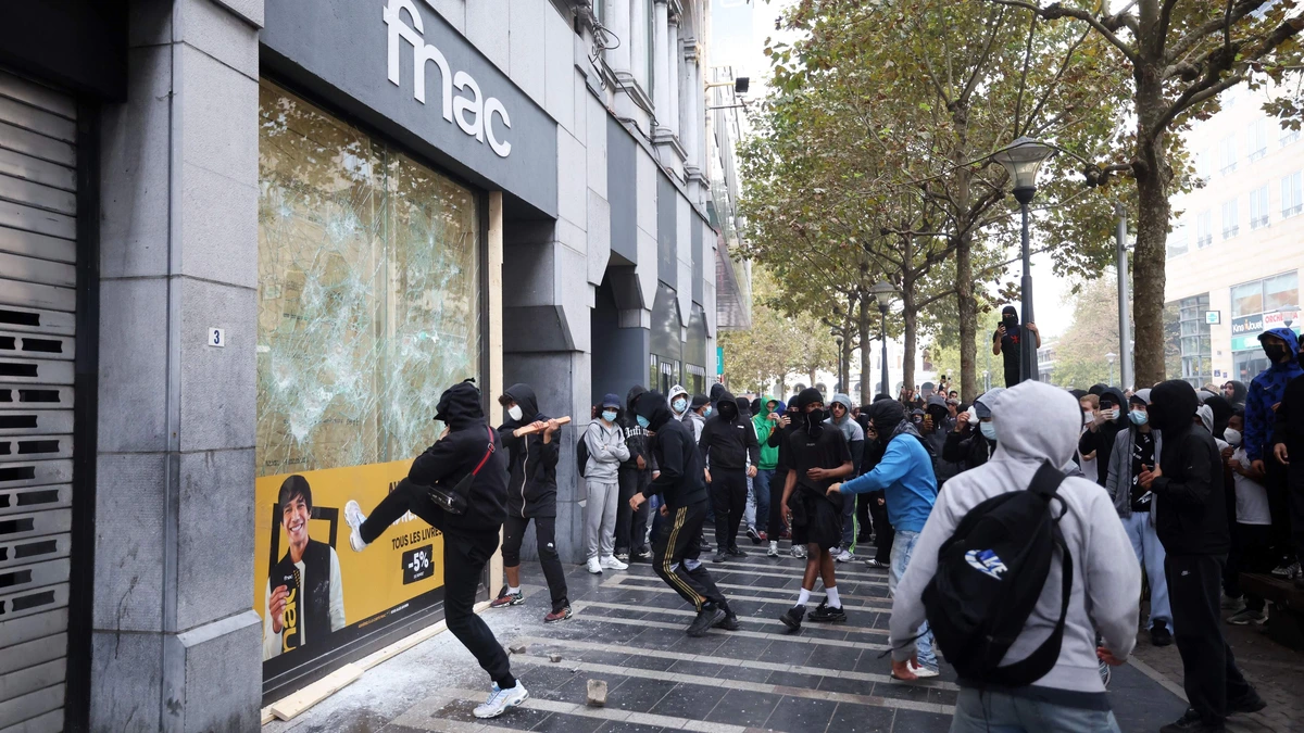 Scholierenrellen slaan over naar België: veldslag in Luik