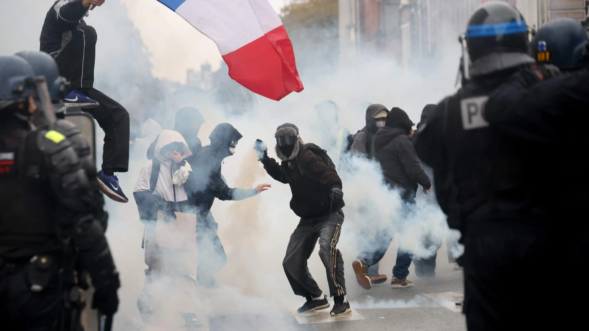 LIVE | Rustige mars in Parijs, maar traangas en waterkanonnen ingezet in andere Franse steden