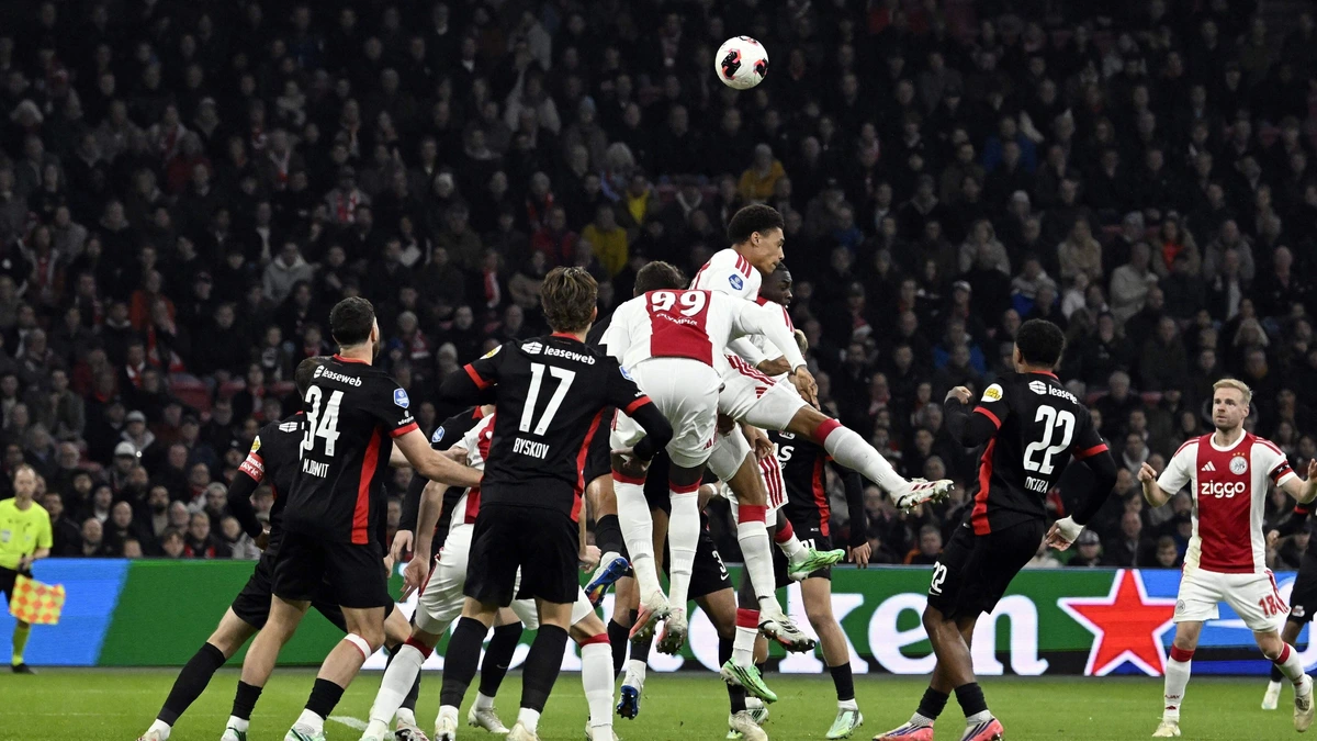 LIVE Eredivisie | Ajax dankzij Tolu snel op voorsprong tegen AZ in Johan Cruijff ArenA