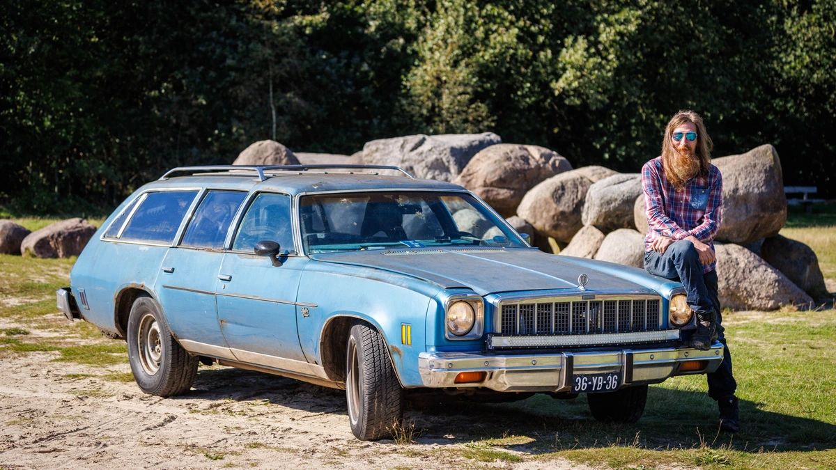 Remco (62) rijdt een Chevrolet Malibu: ’Mijn auto ziet er niet uit, maar ik ook niet! We zijn een mooie match’