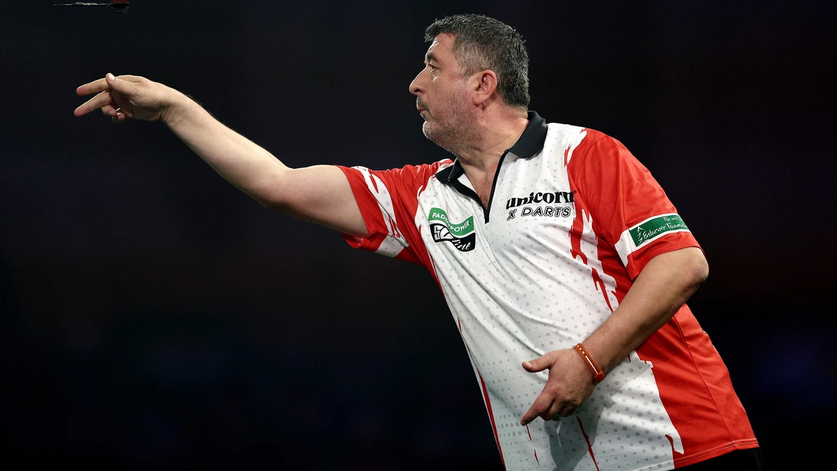Oostenrijkse darter Mensur Suljovic hevig onder vuur na ’disrespectloze’ actie: ’Hij gedraagt zich als een eikel’