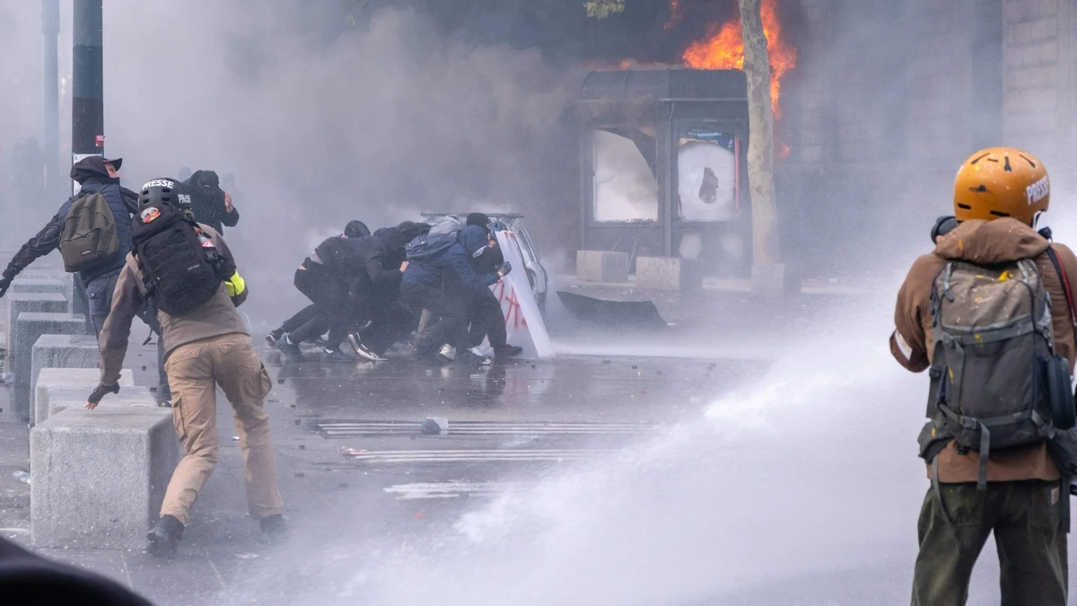 LIVE | Opnieuw onrust in centrum Parijs: traangas ingezet en arrestaties verricht
