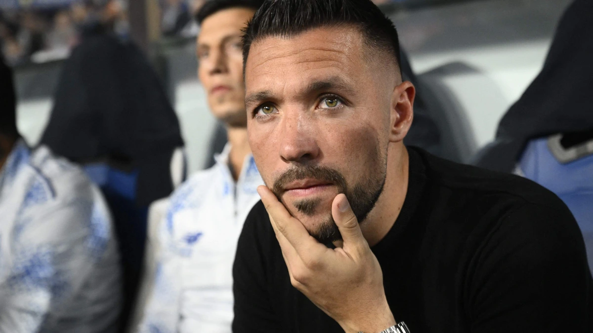 FC Porto-trainer Francesco Farioli bijt van zich af als verslaggever na nederlaag tegen PSV het woord ’crisis’ in de mond neemt