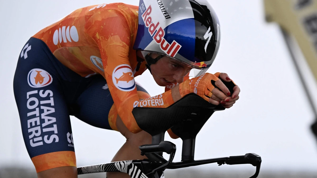 Demi Vollering geeft haar EK wielrennen extra glans met zilver op de tijdrit, Marlen Reusser kampioen