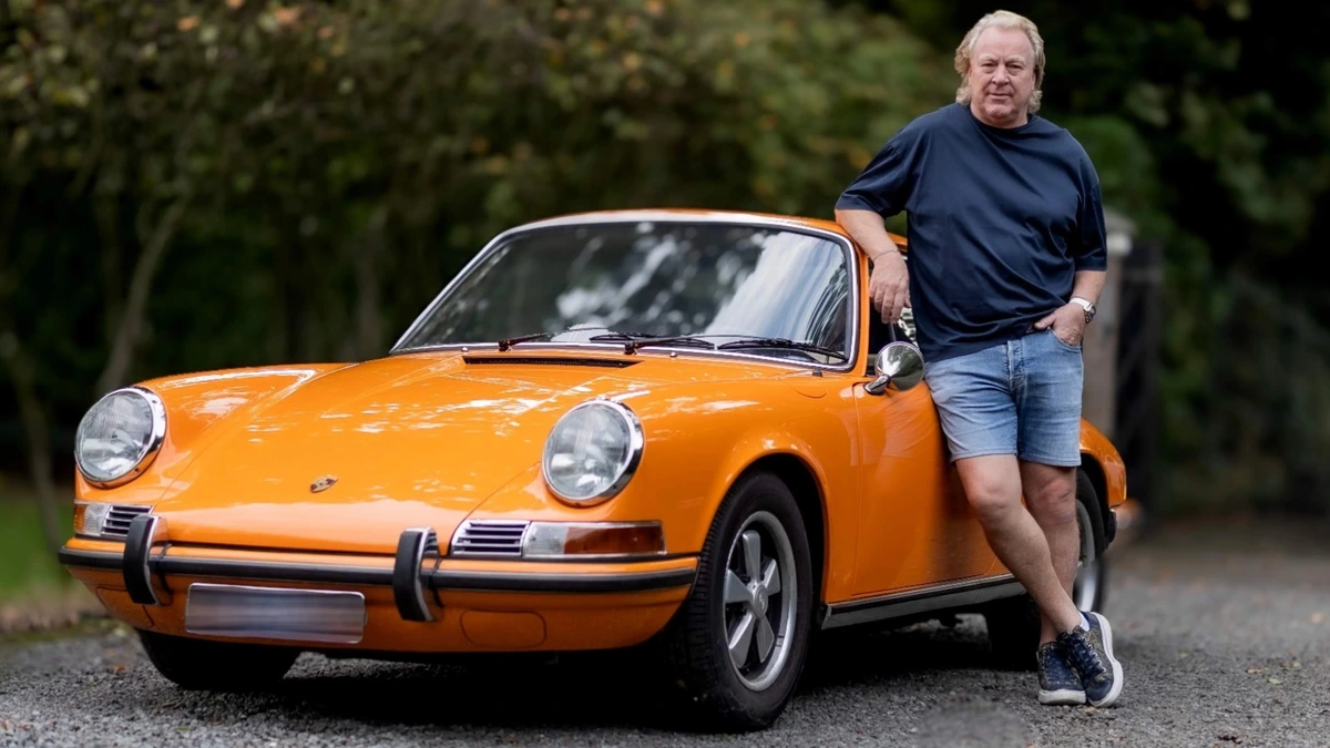 Joost (64) ontdekte een ’vreselijk mooie’ Porsche uit 1970 in Zwitserse garage: ’Het liefst zou ik ’m in de woonkamer zetten, maar dat wil mijn vrouw niet’