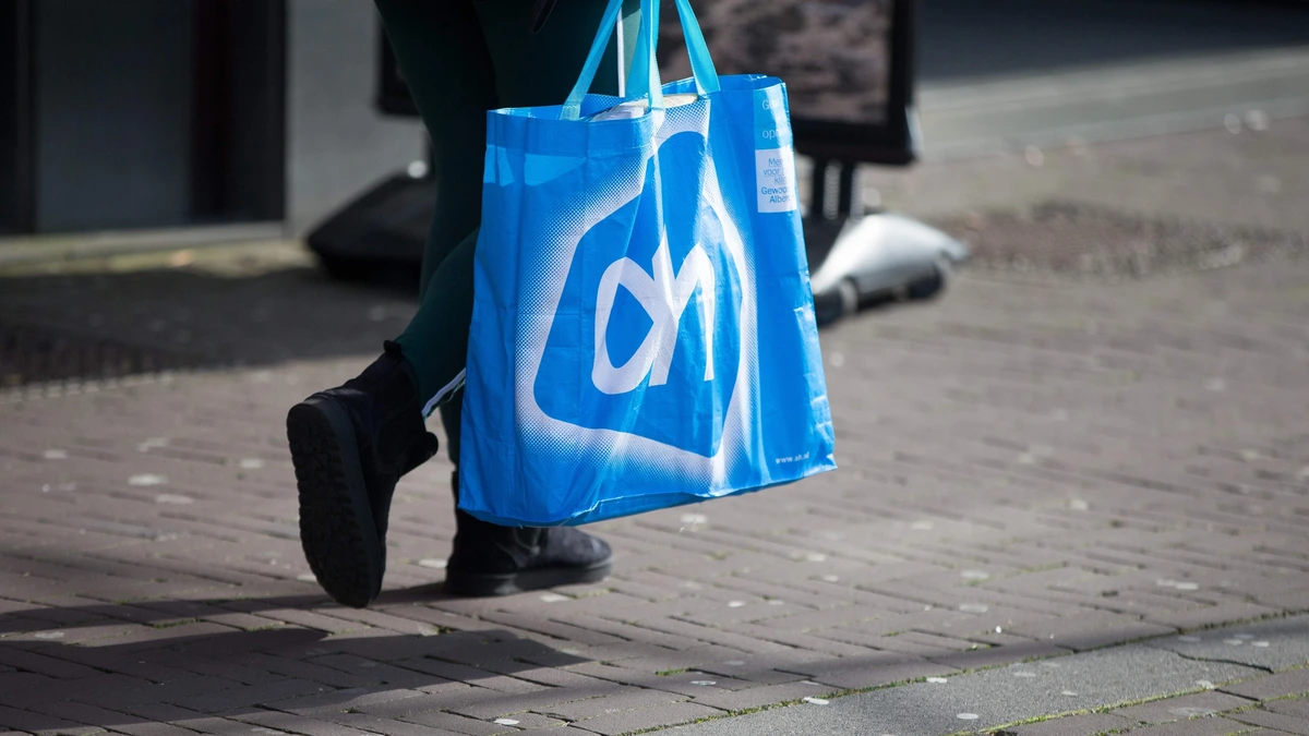 Medewerkster Albert Heijn ontslagen wegens diefstal van muffins, zevende op rij die er bij hetzelfde filiaal op staande voet uitvliegt