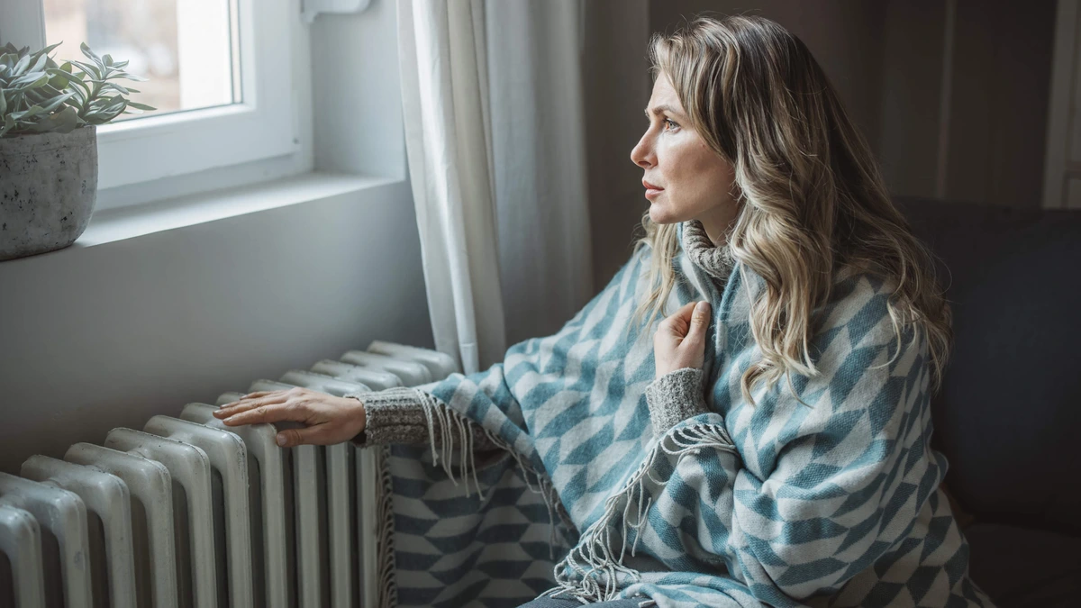 De kachel moet aan, maar gas is nu peperduur: Met deze tips voor je woning kan je veel geld besparen