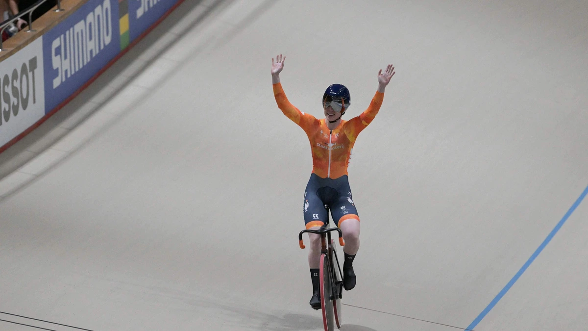 Lorena Wiebes prolongeert wereldtitel scratch dankzij heerlijke sprint
