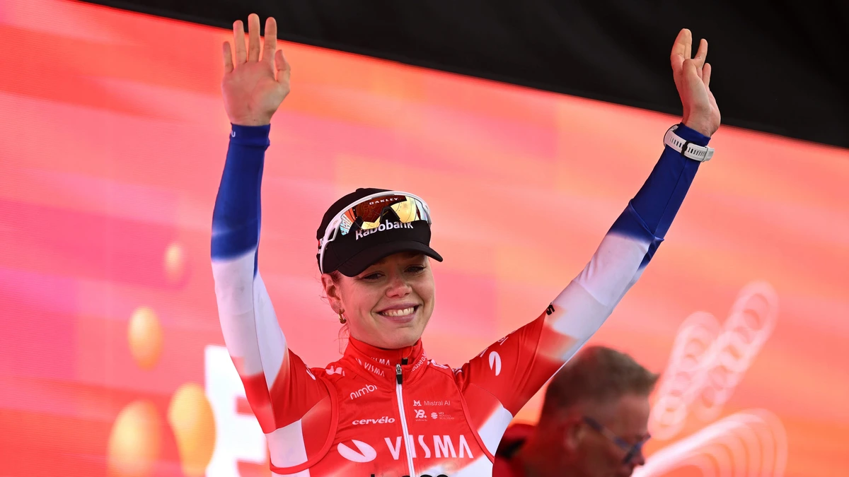 Lieke Nooijen stelt eindzege Eneco Tour veilig na zinderende slotrit