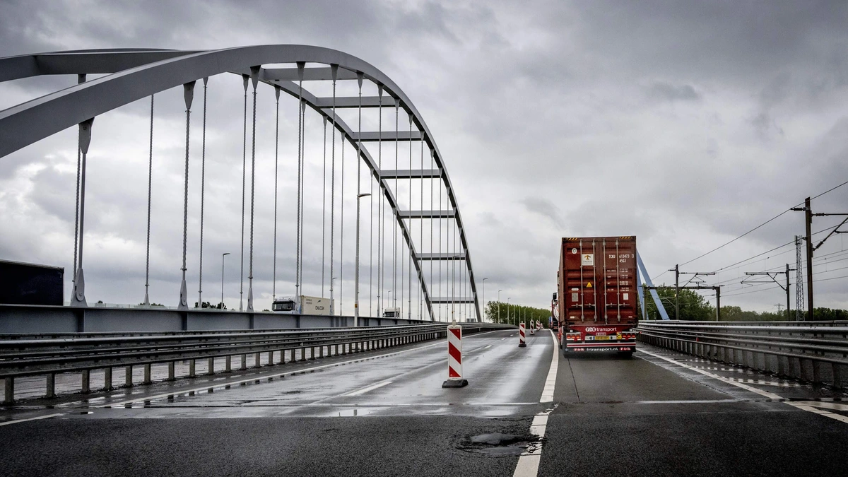 Havenondernemers wanhopig door defecte Suurhoffbrug: ’Snel actie voor bereikbaarheid Maasvlakte’