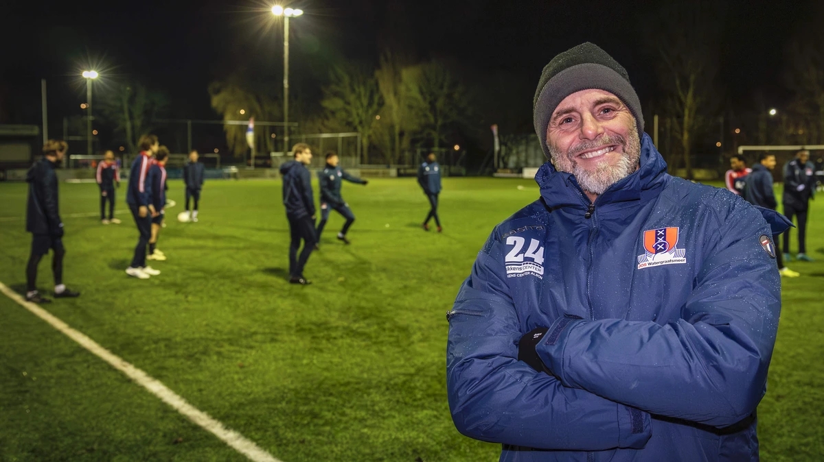 Rinus Michels, een song van Nits en een trainer met een boek: het bijzondere verhaal van JOS Watergraafsmeer